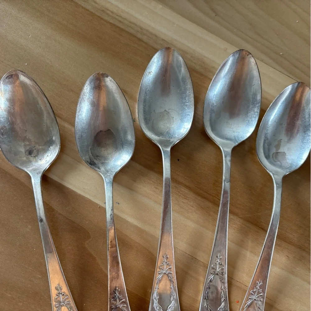 Associated Silver Yourex  VICTORY  Antique  Silverplate Spoons  1918 Lot of 5